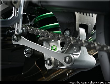 kawasaki_2015_ninja_h2r_036.jpg