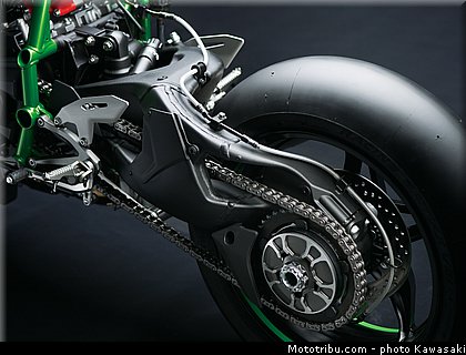 kawasaki_2015_ninja_h2r_037.jpg
