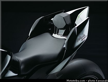 kawasaki_2015_ninja_h2r_038.jpg