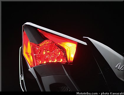 kawasaki_2015_ninja_h2r_039.jpg