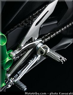 kawasaki_2015_ninja_h2r_041.jpg