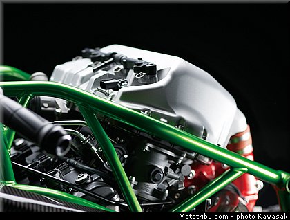 kawasaki_2015_ninja_h2r_043.jpg