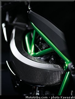 kawasaki_2015_ninja_h2r_045.jpg