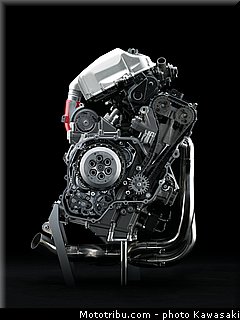 kawasaki_2015_ninja_h2r_046.jpg
