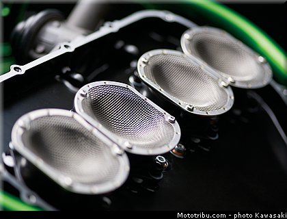 kawasaki_2015_ninja_h2r_051.jpg