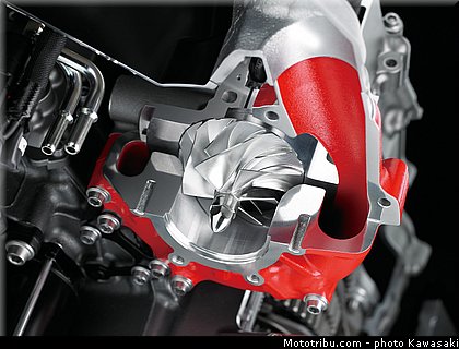 kawasaki_2015_ninja_h2r_052.jpg