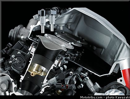 kawasaki_2015_ninja_h2r_053.jpg