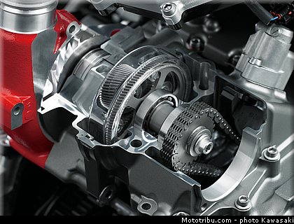 kawasaki_2015_ninja_h2r_058.jpg