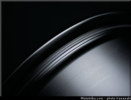 kawasaki_2015_ninja_h2r_061.jpg