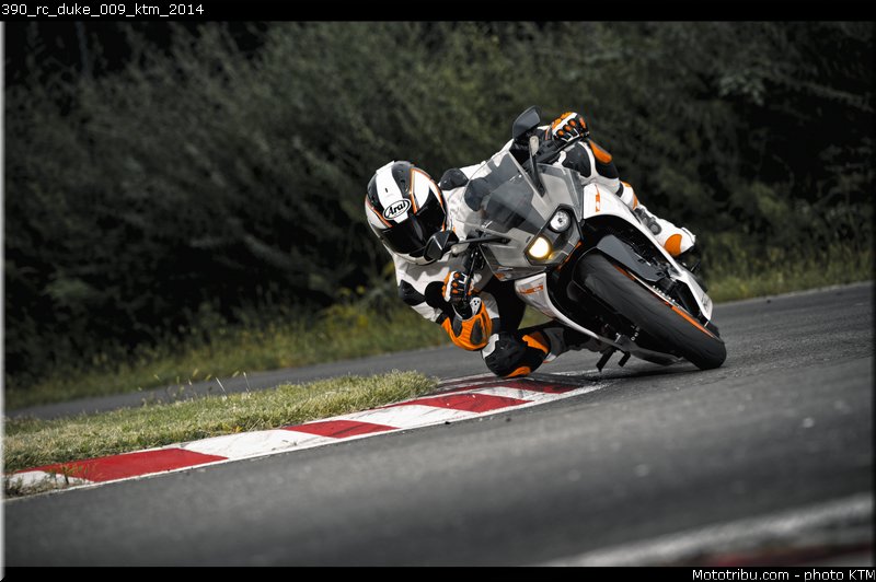 390_rc_duke_009_ktm_2014