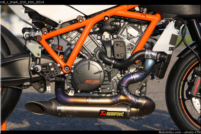 rc8_r_track_010_ktm_2014