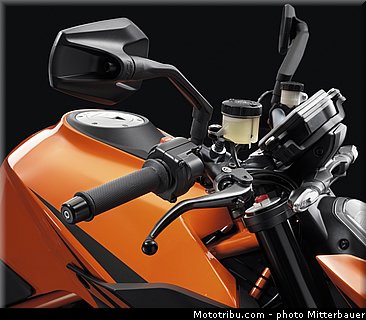 ktm_2014_1290_super_duke_r_041.jpg