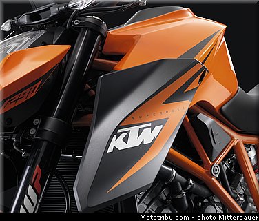 ktm_2014_1290_super_duke_r_044.jpg