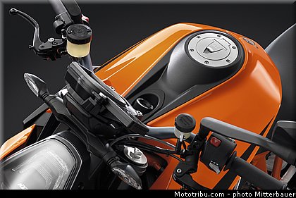 ktm_2014_1290_super_duke_r_045.jpg