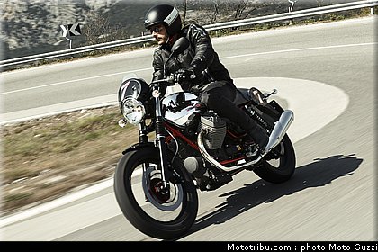 v7_racer_003_moto_guzzi_2014.jpg