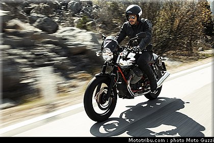 v7_racer_005_moto_guzzi_2014.jpg