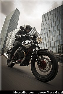 v7_racer_006_moto_guzzi_2014.jpg