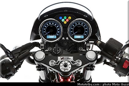 v7_racer_021_moto_guzzi_2014.jpg