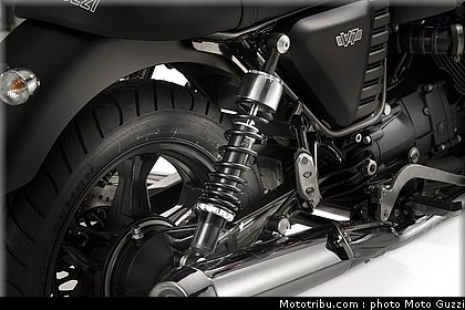 v7_racer_025_moto_guzzi_2014.jpg