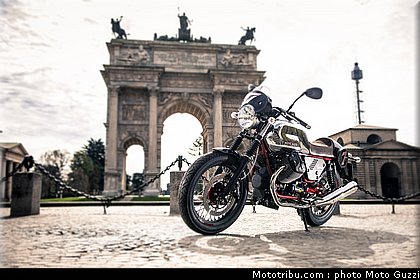 v7_racer_027_moto_guzzi_2014.jpg