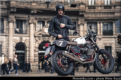 v7_racer_037_moto_guzzi_2014.jpg