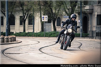 v7_racer_050_moto_guzzi_2014.jpg