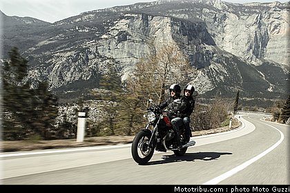 v7_special_004_moto_guzzi_2014.jpg
