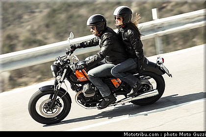 v7_special_009_moto_guzzi_2014.jpg