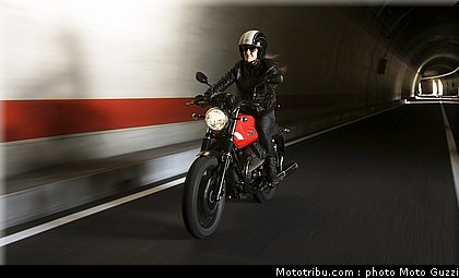 v7_stone_003_moto_guzzi_2014.jpg