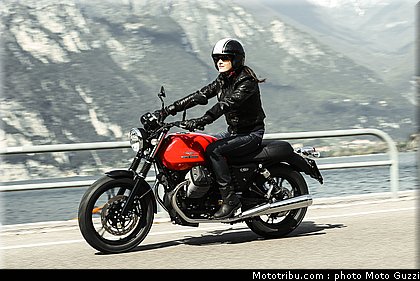 v7_stone_004_moto_guzzi_2014.jpg
