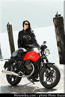 v7_stone_007_moto_guzzi_2014.jpg
