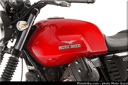 v7_stone_018_moto_guzzi_2014.jpg