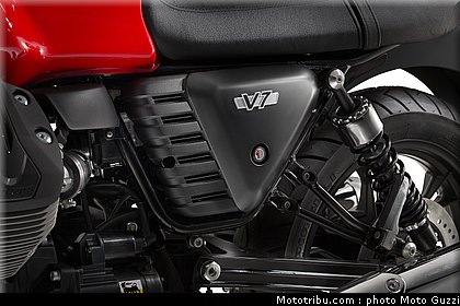 v7_stone_019_moto_guzzi_2014.jpg
