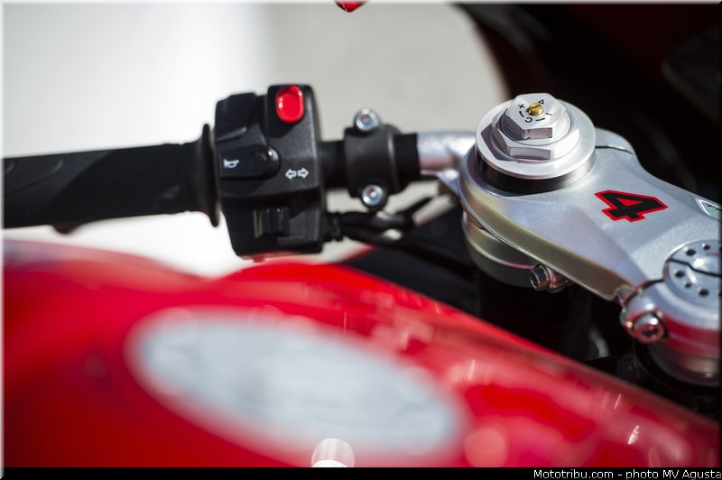 mv_agusta_2013_f3_800_0080