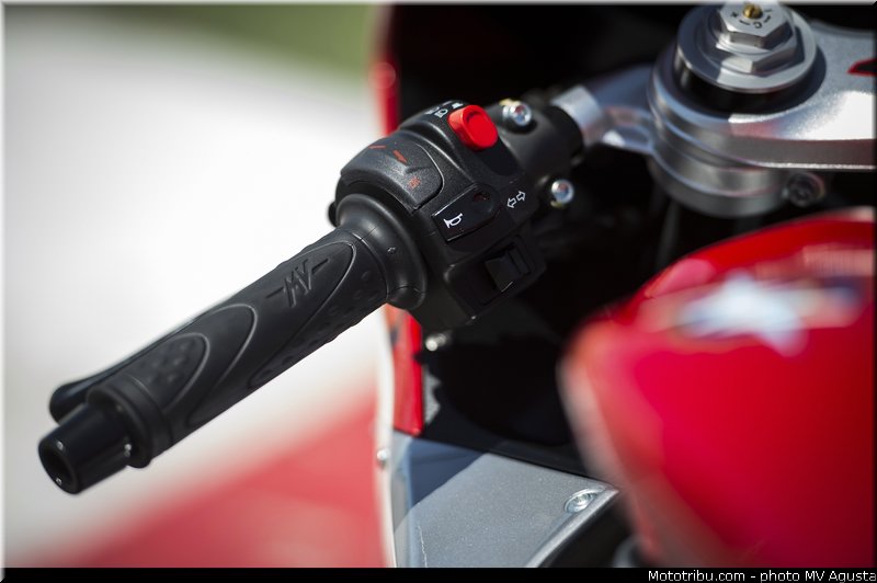 mv_agusta_2013_f3_800_0085