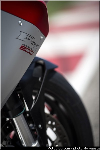mv_agusta_2013_f3_800_0097