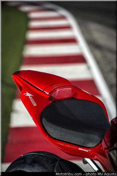 mv_agusta_2013_f3_800_0100