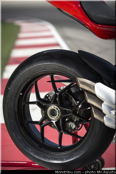 mv_agusta_2013_f3_800_0104