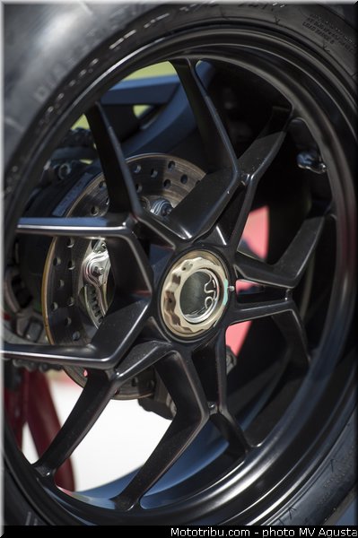 mv_agusta_2013_f3_800_0106