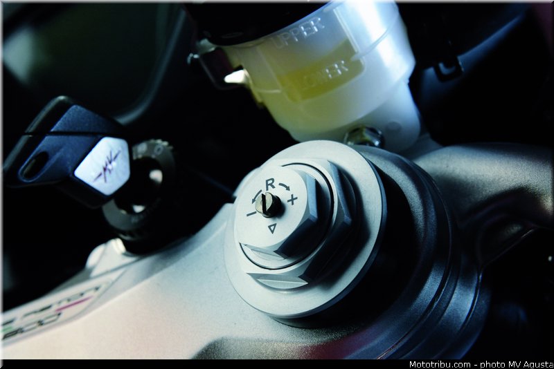 mv_agusta_2013_f3_800_0111