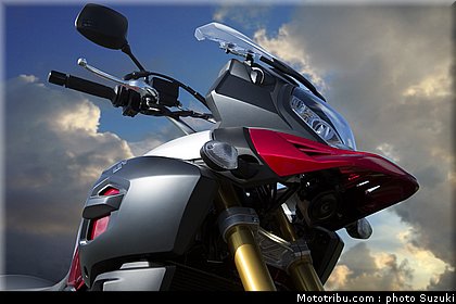 suzuki_2014_v_strom_1000_008.jpg