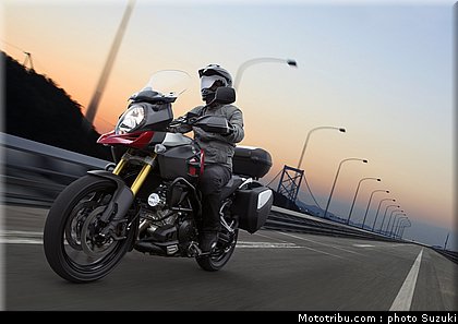 suzuki_2014_v_strom_1000_010.jpg
