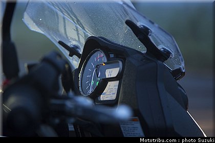 suzuki_2014_v_strom_1000_011.jpg