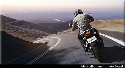 suzuki_2014_v_strom_1000_016.jpg