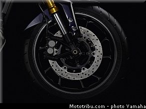 yamaha_2014_mt09_060.jpg