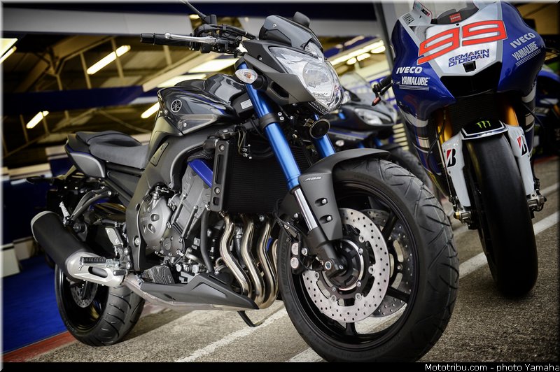 2_yamaha_2014_race_blu