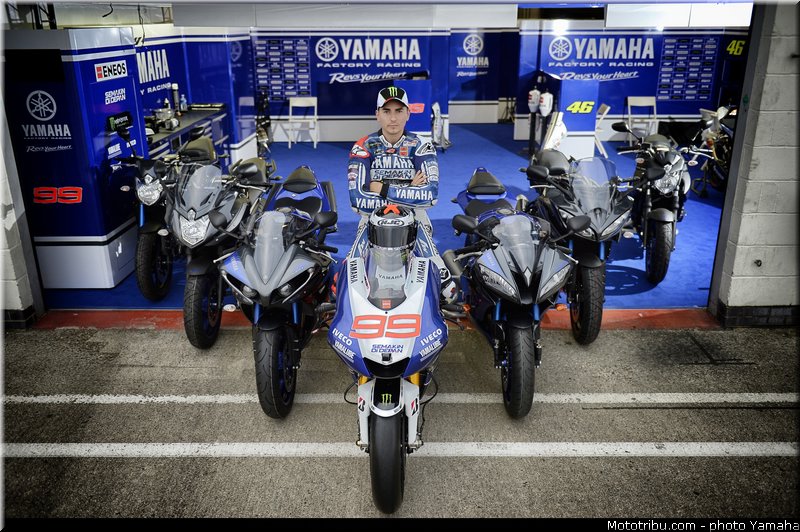 lorenzo_1_yamaha_2014_race_blu