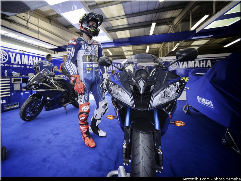 lorenzo_2_yamaha_2014_race_blu