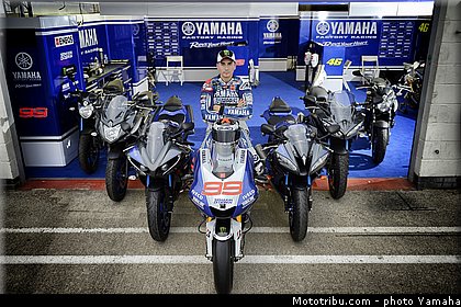 lorenzo_1_yamaha_2014_race_blu.jpg