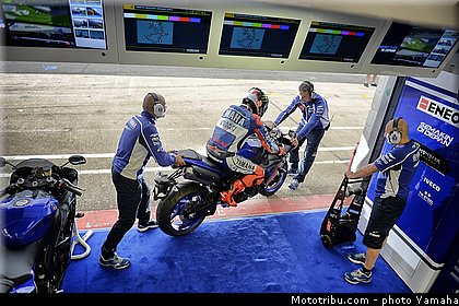 lorenzo_4_yamaha_2014_race_blu.jpg
